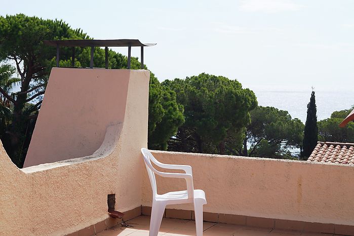 Casa con piscina  y vistas al mar ,zona residencial Cala Canyelles.