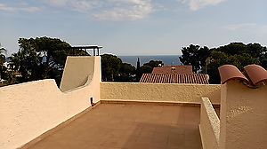Maison avec piscine et vue sur la mer, quartier résidentiel anyelles. Cala Canyelles