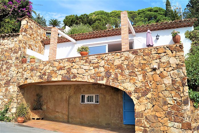 House in great location for sale - Cala Canyelles