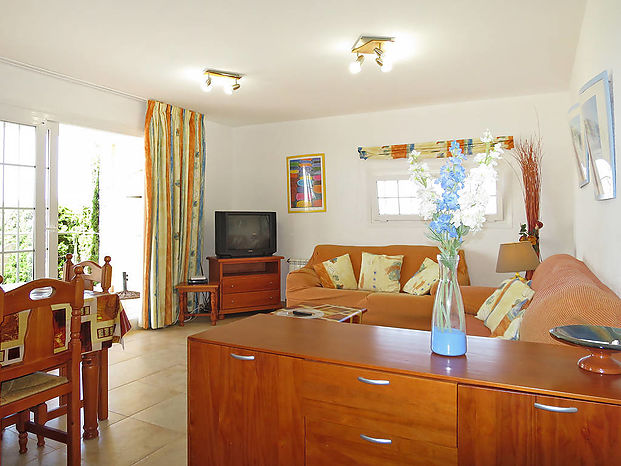 Maison moderne avec piscine en location près de la plage de Cala Canyelles.