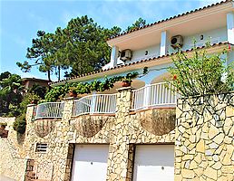 Sehr ruhig gelegene Villa mit herrlicher Meeressicht zur Vermietung