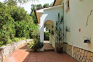 Sehr ruhig gelegene Villa mit herrlicher Meeressicht zur Vermietung