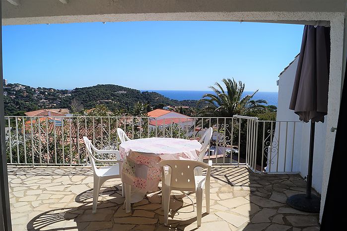 Casita en alquiler con bonitas vistas al mar (Cala Canyelles)