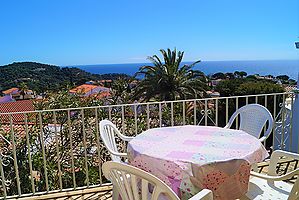 Casita en alquiler con bonitas vistas al mar (Cala Canyelles)