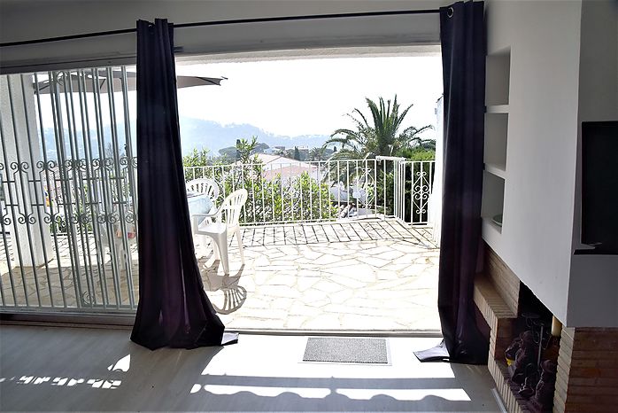 Casita en alquiler con bonitas vistas al mar (Cala Canyelles)