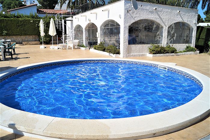 Casa con terraza y bonitas vistas al mar en alquiler. (Playa Brava -Tossa de Mar)