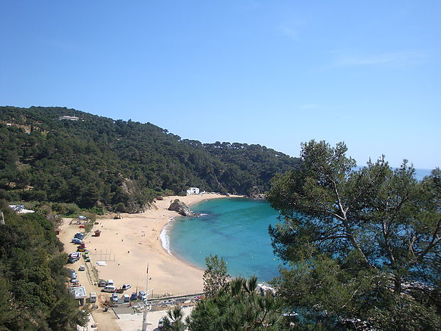 Casa con terraza y bonitas vistas al mar en alquiler. (Playa Brava -Tossa de Mar)