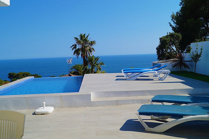 House for rent with swimmingpool in Cala Canyelles (Lloret de Mar)