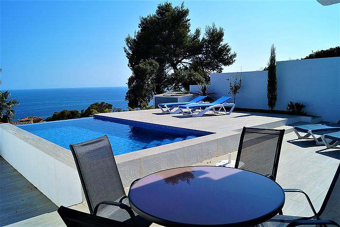 House for rent with swimmingpool in Cala Canyelles (Lloret de Mar)