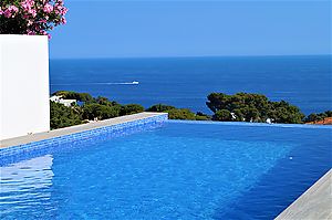 Casa en alquiler con piscina privada y vistas en Cala Canyelles (Lloret de mar)