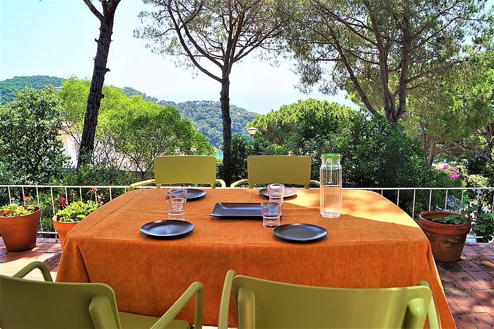 Casa de verano estilo ibicenco en alquiler (Cala Canyelles- Lloret de Mar)