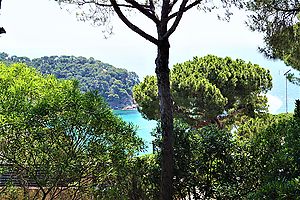 Casa de verano estilo ibicenco en alquiler (Cala Canyelles- Lloret de Mar)