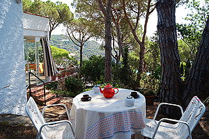 Casa de verano estilo ibicenco en alquiler (Cala Canyelles- Lloret de Mar)