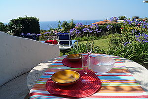 Casa con jardin y vistas al mar en alquiler en Cala Canyelles.