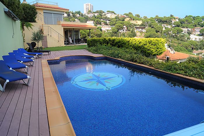 Moderna casa con piscina  para alquiler de larga estancia en Lloret de mar