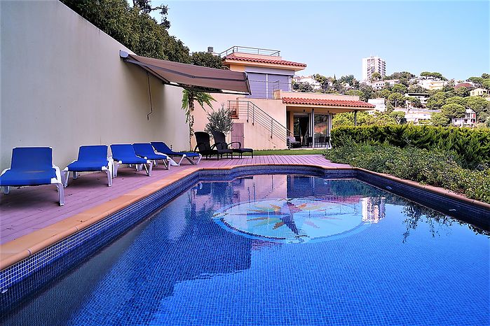 Moderna casa con piscina  para alquiler de larga estancia en Lloret de mar