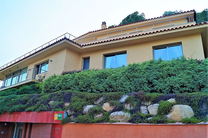 Moderna casa con piscina  para alquiler de larga estancia en Lloret de mar