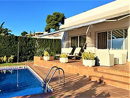 Villa Austria,casa con piscina en venta en Cala Canyelles,Lloret de mar.