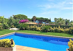 Villa Austria, Haus mit Pool zum Verkauf in Cala Canyelles, Lloret de Mar.