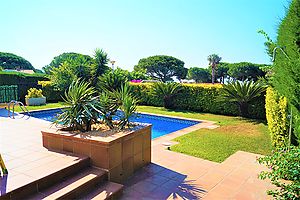 Villa Austria, Haus mit Pool zum Verkauf in Cala Canyelles, Lloret de Mar.