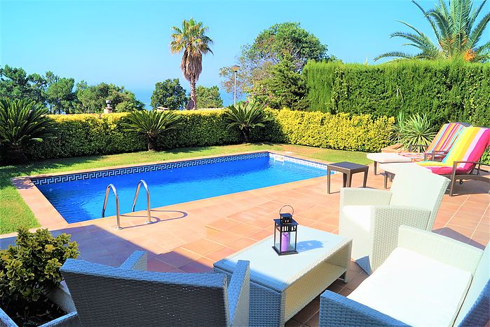 Villa Austria,casa con piscina en venta en Cala Canyelles,Lloret de mar.