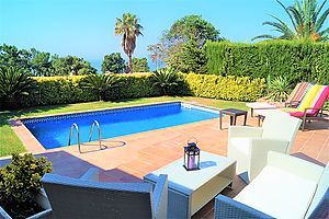 Villa Austria, Haus mit Pool zum Verkauf in Cala Canyelles, Lloret de Mar.