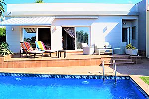 Villa Austria,casa con piscina en venta en Cala Canyelles,Lloret de mar.