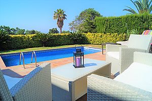 Villa Austria, house with swimming pool for sale in Cala Canyelles, Lloret de Mar.