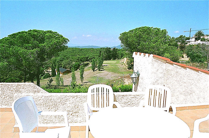 Casa con piscina  y vistas al mar ,zona residencial Cala Canyelles.