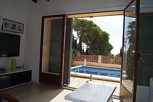 Casa con piscina  y vistas al mar ,zona residencial Cala Canyelles.