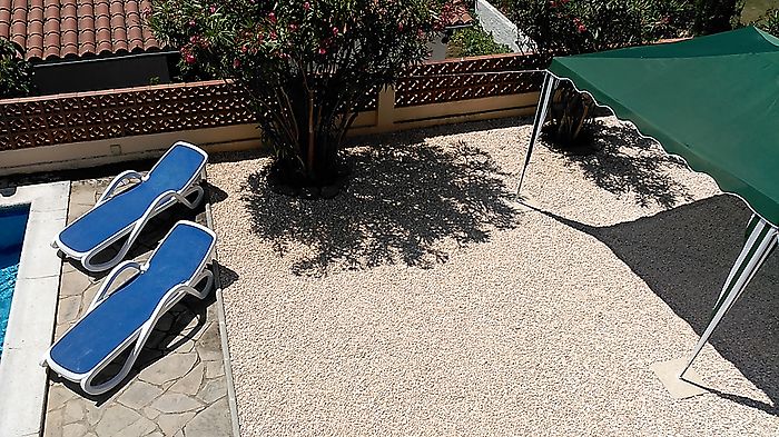 Casa con piscina  y vistas al mar ,zona residencial Cala Canyelles.