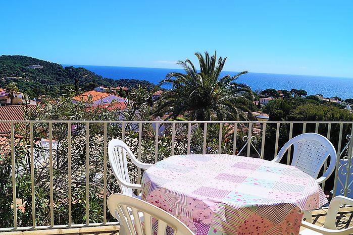 Casita en alquiler con bonitas vistas al mar (Cala Canyelles)