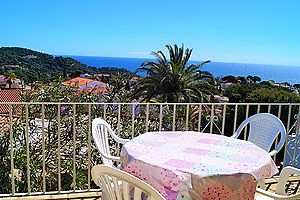 Casita en alquiler con bonitas vistas al mar (Cala Canyelles)