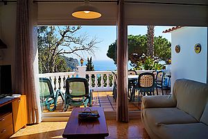 Duplex en alquiler con fabulosas vistas directas a la playa de Canyelles (Lloret de Mar)