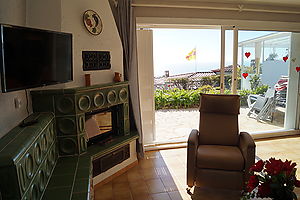 Casa con jardin y vistas al mar en alquiler en Cala Canyelles.