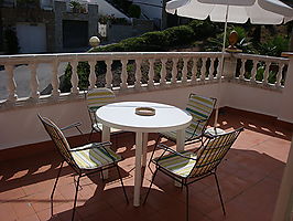 Casa con piscina privada a 200 metros de la Playa de Cala Canyelles.