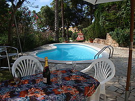 Casa con piscina privada a 200 metros de la Playa de Cala Canyelles.