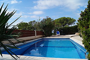 Hibiscus.Maison avec piscine et vue sur la mer, quartier résidentiel anyelles. Cala Canyelles