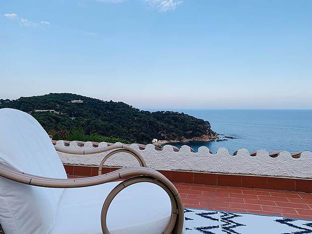 Casa en alquiler en excelente ubicación sobre la bahia de Cala Canyelles.