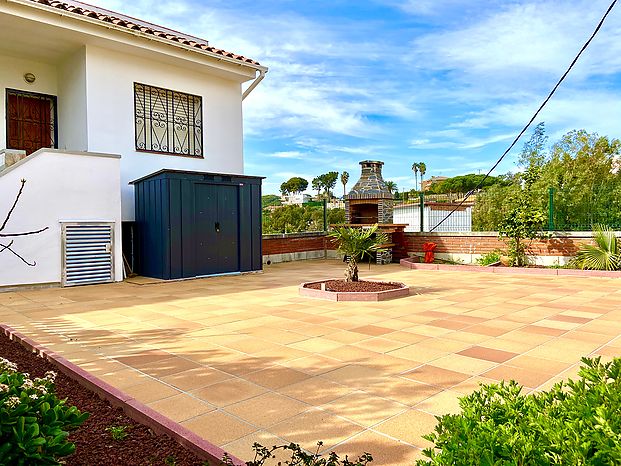 House paired,  with views to the sea in Lloret de mar