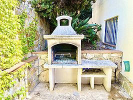 Casa en alquiler con piscina privada cerca de la playa de Cala Canyelles.