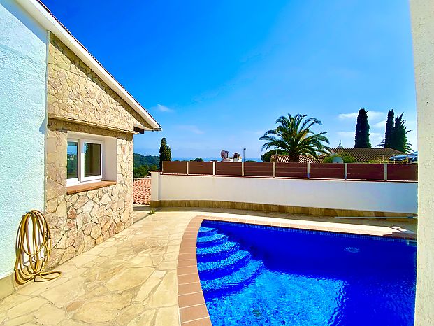 Modernes Haus mit Pool und Meerblick zur Vermietung. (Cala Canyelles-Lloret de Mar) 