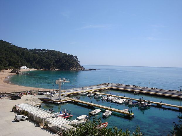 Villa à vendre avec piscine près de la plage Cala Canyelles (Lloret de mar)