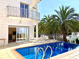 Villa for sale with tourist license