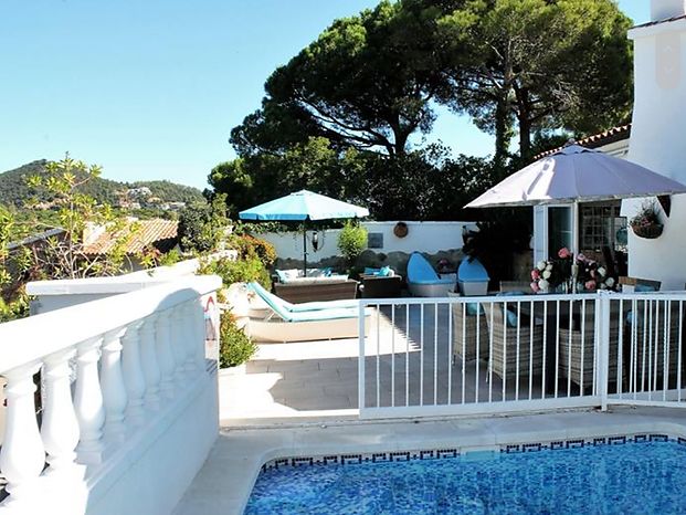 Casa con piscina en alquiler a poca distancia de la playa de Canyelles