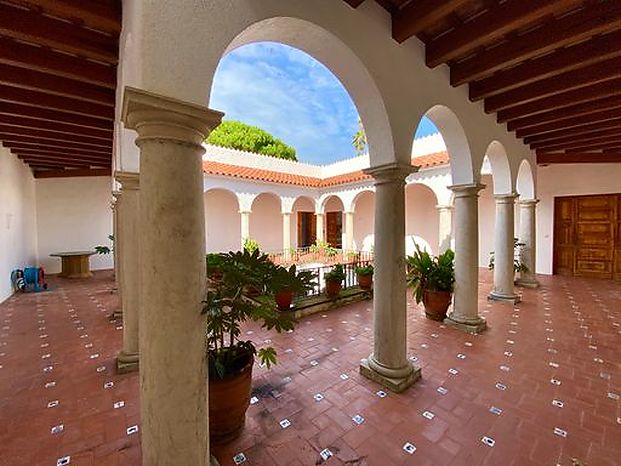 Villa en venta con espectacular parcela de pino mediterraneo