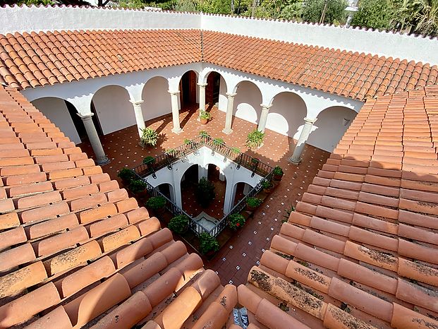 Villa en venta con espectacular parcela de pino mediterraneo