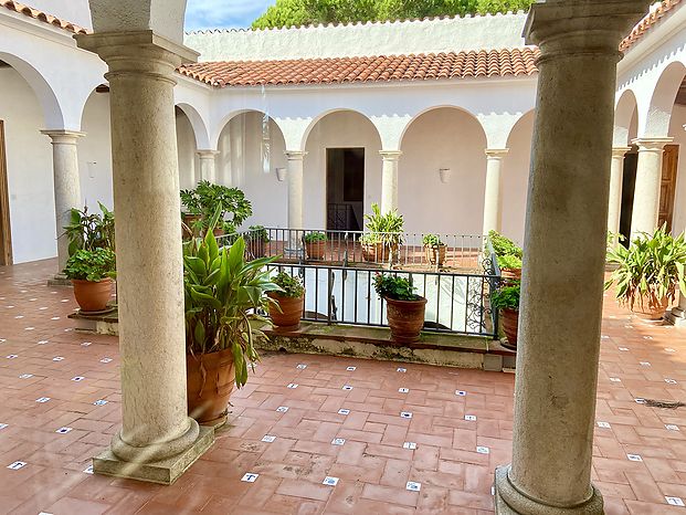 Villa en venta con espectacular parcela de pino mediterraneo