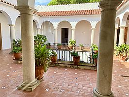 Villa en venta con espectacular parcela de pino mediterraneo