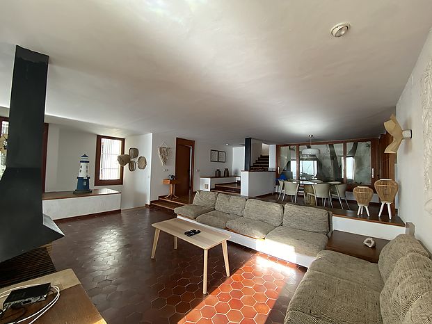 Villa en venta con acceso directo y privado a unas de las calas más bonita de la Costa Brava